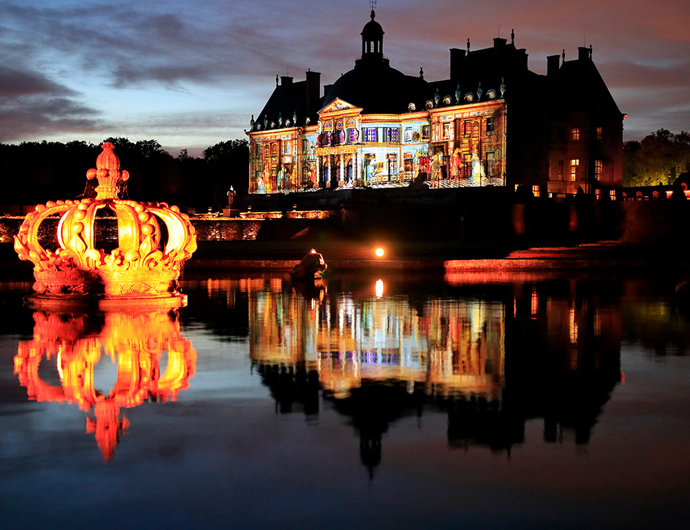 Digital Projection Lights Up Historic French Château for Christmas