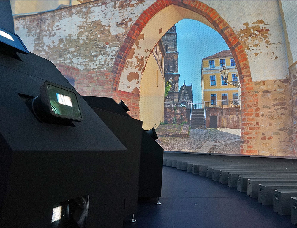 Erfolgreiche Modernisierung der Simulations-Technik mit Projektoren von Digital Projection