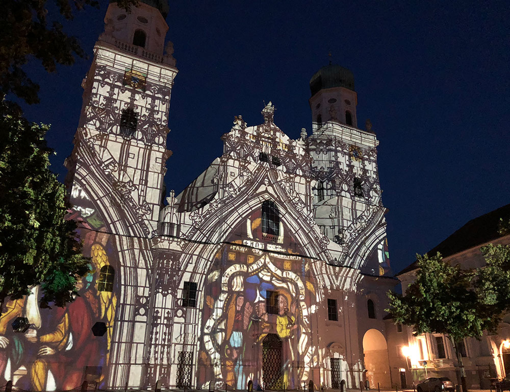 M-Vision Laser von Digital Projection projiziert Geschichte auf barockes bayerisches Meisterwerk