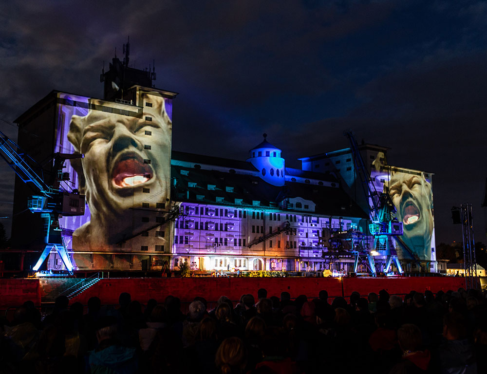 TITAN-Laserprojektoren sind der Schlüssel zu atemberaubenden Bildern der Open-Air-Oper