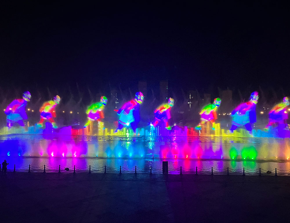 Les spectacles de la fontaine mongole impressionnent le public avec les lasers 1-Chip M-Vision de Digital Projection