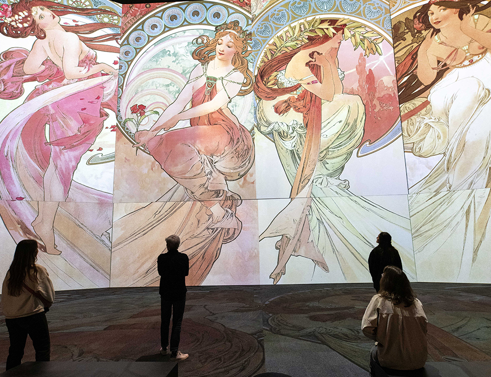 Digital Projection beherrscht die Kunst der Immersion in der Mucha-Ausstellung