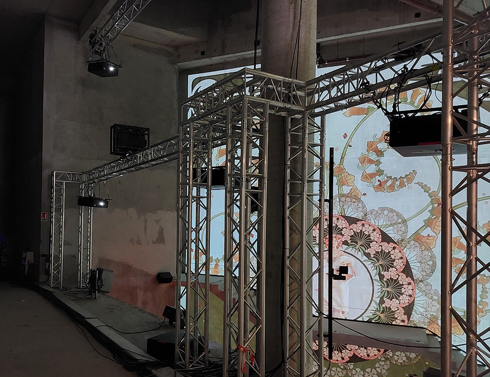 Digital Projection beherrscht die Kunst der Immersion in der Mucha-Ausstellung